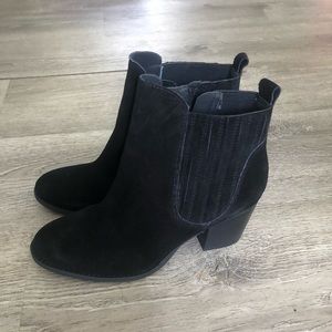 Never worn Crown Vintage ankle bootie. 9.5 new in box.